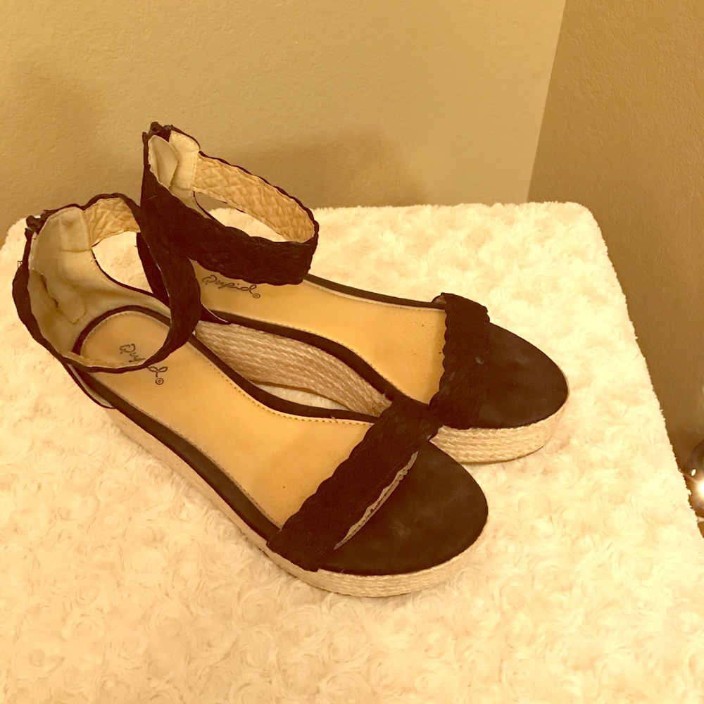 Black wedge